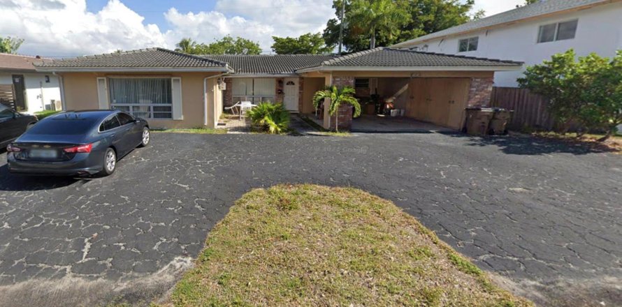 Commercial property in Deerfield Beach, Florida 256.78 sq.m. № 2082104