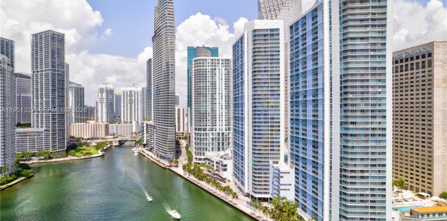 Estudio en el Condominio en Miami, Florida  № 2054376