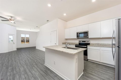Townhouse in Dundee, Florida 3 bedrooms, 168.8 sq.m. № 1905940 - photo 4