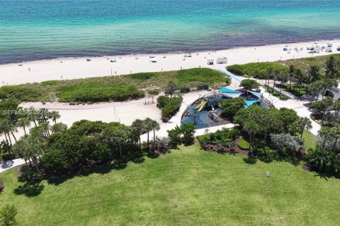 Снять в аренду кондоминиум в Майами-Бич, Флорида 2 спальни, 102.47м2, № 2028159 - фото 19