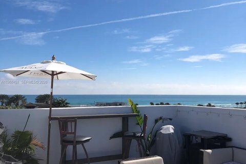 Кондоминиум с 2 спальнями в Майами-Бич, Флорида № 2028159