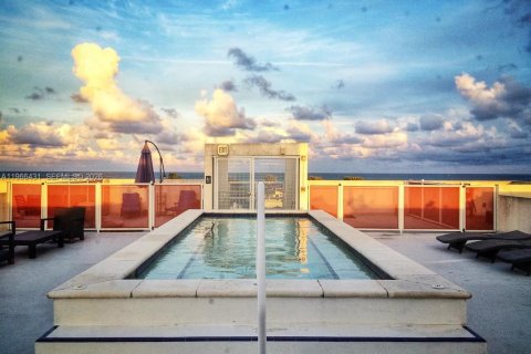 Снять в аренду кондоминиум в Майами-Бич, Флорида 2 спальни, 102.47м2, № 2028159 - фото 2