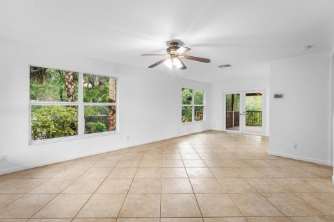 House in Lake Worth, Florida 4 bedrooms, 160.54 sq.m. № 2181031 - photo 12