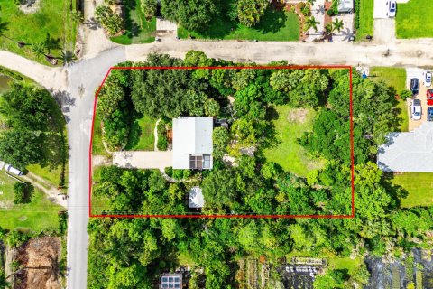 House in Lake Worth, Florida 4 bedrooms, 160.54 sq.m. № 2181031