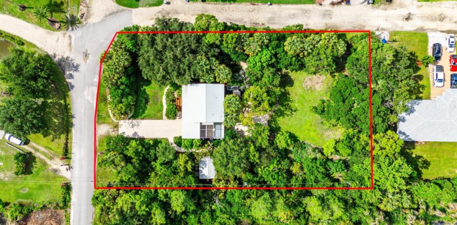 House in Lake Worth, Florida 4 bedrooms, 160.54 sq.m. № 2181031