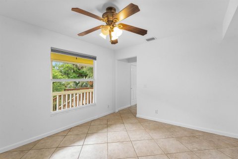 House in Lake Worth, Florida 4 bedrooms, 160.54 sq.m. № 2181031 - photo 26