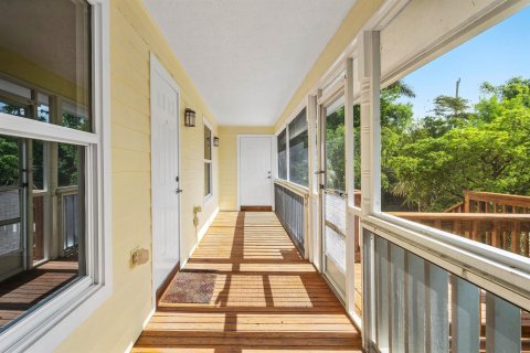 House in Lake Worth, Florida 4 bedrooms, 160.54 sq.m. № 2181031 - photo 10
