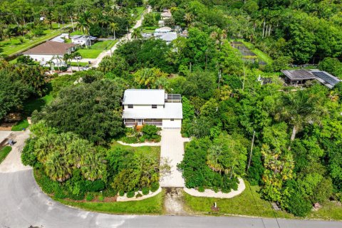 House in Lake Worth, Florida 4 bedrooms, 160.54 sq.m. № 2181031 - photo 2