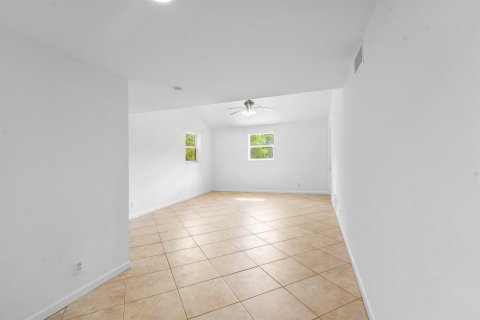 House in Lake Worth, Florida 4 bedrooms, 160.54 sq.m. № 2181031 - photo 19
