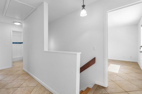 House in Lake Worth, Florida 4 bedrooms, 160.54 sq.m. № 2181031 - photo 25