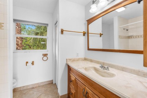 House in Lake Worth, Florida 4 bedrooms, 160.54 sq.m. № 2181031 - photo 28