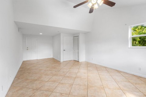 House in Lake Worth, Florida 4 bedrooms, 160.54 sq.m. № 2181031 - photo 20