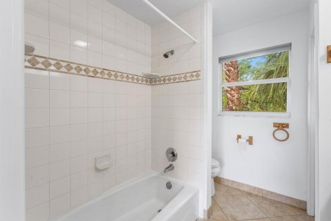 House in Lake Worth, Florida 4 bedrooms, 160.54 sq.m. № 2181031 - photo 29