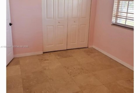 Casa en alquiler en Hialeah, Florida, 2 dormitorios, 125.7 m2 № 2048557 - foto 8