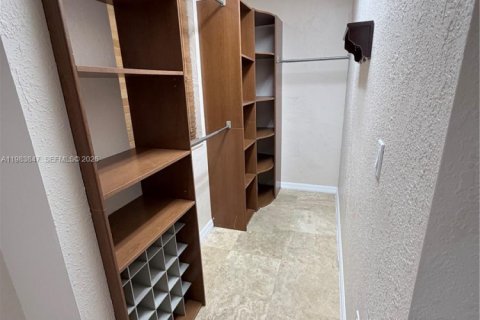 Casa en alquiler en Hialeah, Florida, 2 dormitorios, 125.7 m2 № 2048557 - foto 17