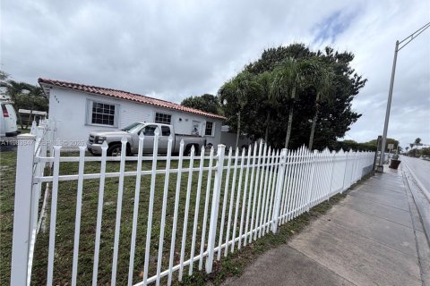 Casa en alquiler en Hialeah, Florida, 2 dormitorios, 125.7 m2 № 2048557 - foto 23