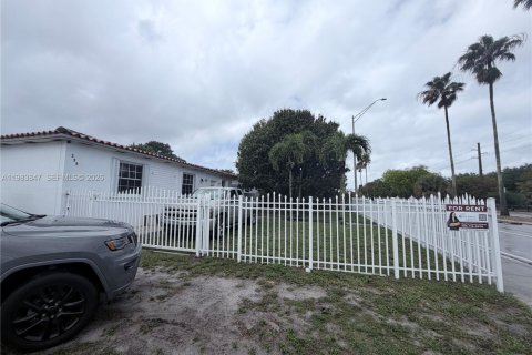 Casa en alquiler en Hialeah, Florida, 2 dormitorios, 125.7 m2 № 2048557 - foto 22
