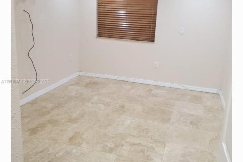 Casa en alquiler en Hialeah, Florida, 2 dormitorios, 125.7 m2 № 2048557 - foto 7
