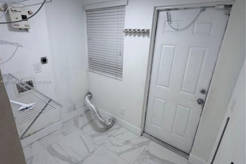 Casa en alquiler en Hialeah, Florida, 2 dormitorios, 125.7 m2 № 2048557 - foto 21