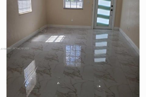 Casa en alquiler en Hialeah, Florida, 2 dormitorios, 125.7 m2 № 2048557 - foto 9
