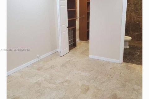 Casa en alquiler en Hialeah, Florida, 2 dormitorios, 125.7 m2 № 2048557 - foto 3