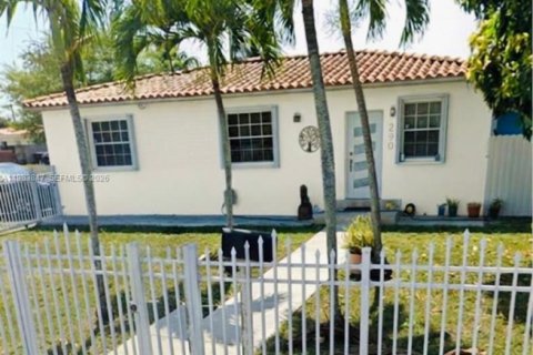 Casa en alquiler en Hialeah, Florida, 2 dormitorios, 125.7 m2 № 2048557 - foto 2