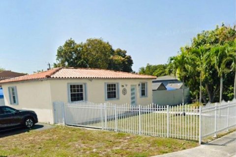 Casa en Hialeah, Florida 2 dormitorios, 125.7 m2 № 2048557