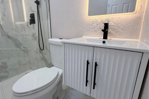Casa en alquiler en Hialeah, Florida, 2 dormitorios, 125.7 m2 № 2048557 - foto 14