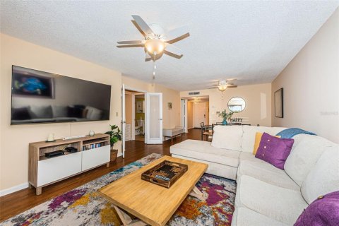 Condominio en venta en Saint Petersburg, Florida, 2 dormitorios, 99.41 m2 № 2142873 - foto 3