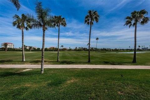 Condominio en venta en Saint Petersburg, Florida, 2 dormitorios, 99.41 m2 № 2142873 - foto 16