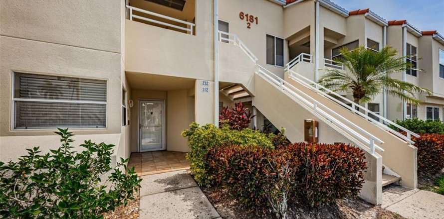 Condominio en Saint Petersburg, Florida, 2 dormitorios  № 2142873