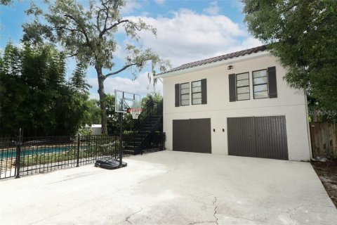 House in Winter Park, Florida 5 bedrooms, 254.09 sq.m. № 2231337