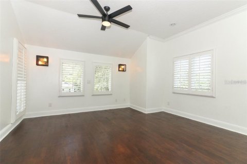 House in Winter Park, Florida 5 bedrooms, 254.09 sq.m. № 2231337 - photo 18