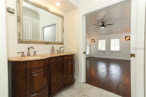 House in Winter Park, Florida 5 bedrooms, 254.09 sq.m. № 2231337 - photo 16