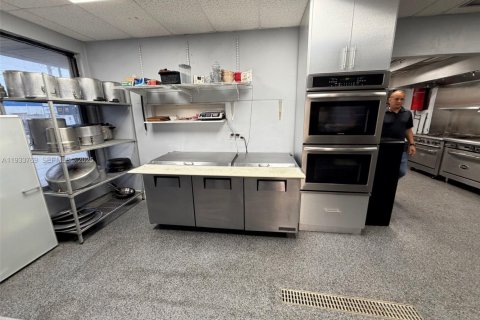 Купить коммерческую недвижимость в Майами, Флорида № 2035188 - фото 3