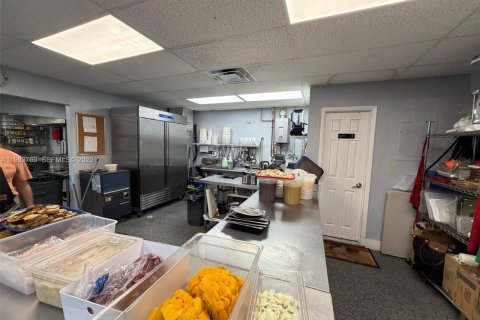 Купить коммерческую недвижимость в Майами, Флорида № 2035188 - фото 5