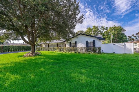 Villa ou maison à vendre à Maitland, Floride: 6 chambres, 246.56 m2 № 2230979 - photo 2