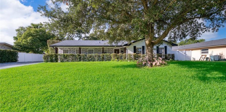 Villa ou maison à Maitland, Floride 6 chambres, 246.56 m2 № 2230979
