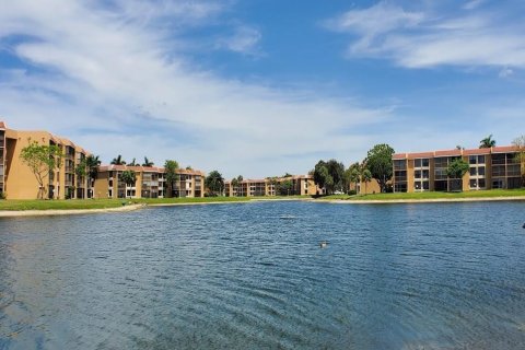 Condominio en venta en Margate, Florida, 2 dormitorios, 101.26 m2 № 2171505 - foto 2