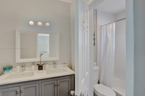 Propiedad comercial en venta en Pompano Beach, Florida № 1832254 - foto 8