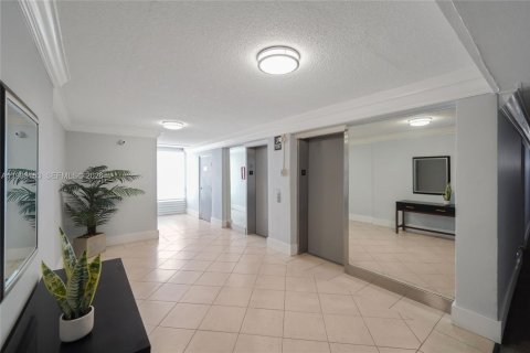 Copropriété à louer à North Miami, Floride: 2 chambres, 89.46 m2 № 2047354 - photo 3