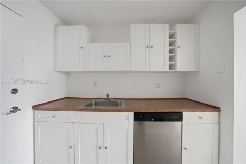 Copropriété à louer à North Miami, Floride: 2 chambres, 89.46 m2 № 2047354 - photo 7