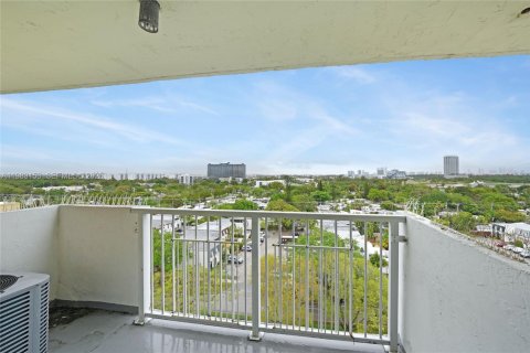 Copropriété à louer à North Miami, Floride: 2 chambres, 89.46 m2 № 2047354 - photo 21