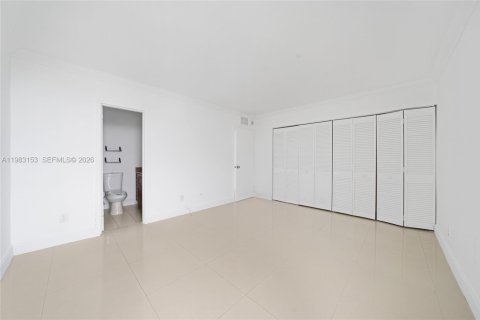 Copropriété à louer à North Miami, Floride: 2 chambres, 89.46 m2 № 2047354 - photo 13
