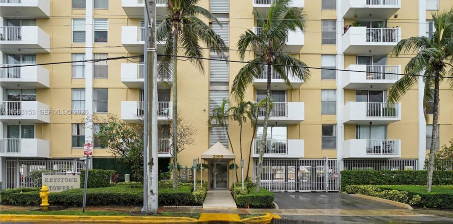 Condo à North Miami, Floride, 2 chambres  № 2047354
