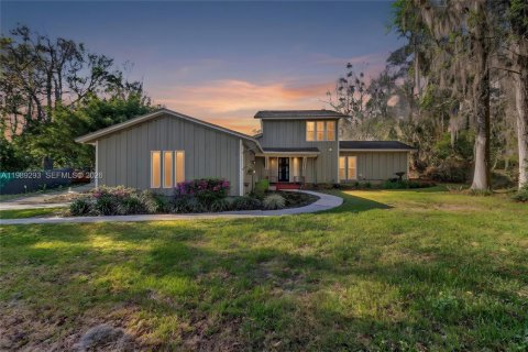 House in Gainesville, Florida 4 bedrooms, 188.59 sq.m. № 2069240 - photo 2