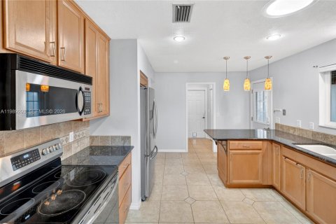 House in Gainesville, Florida 4 bedrooms, 188.59 sq.m. № 2069240 - photo 30