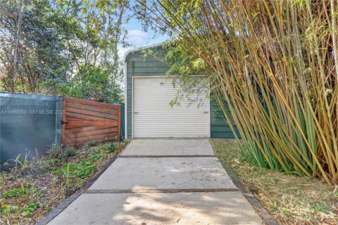 House in Gainesville, Florida 4 bedrooms, 188.59 sq.m. № 2069240 - photo 15