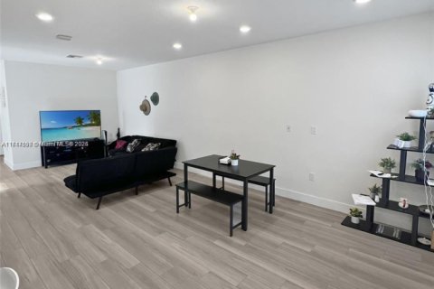 Townhouse in LANDMARK in Doral, Florida 4 bedrooms, 168.34 sq.m. № 1862299 - photo 10