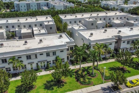 Townhouse in LANDMARK in Doral, Florida 4 bedrooms, 168.34 sq.m. № 1862299 - photo 2